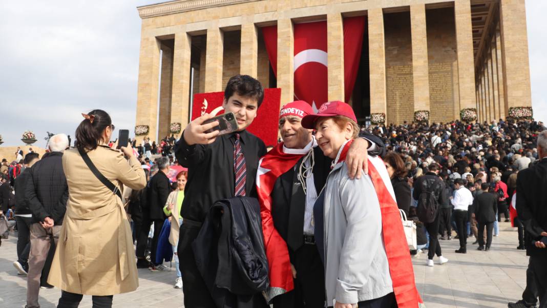 Anıtkabir’e akın ettiler... 'O umudu yaşatmak için bugün buradayız' 11